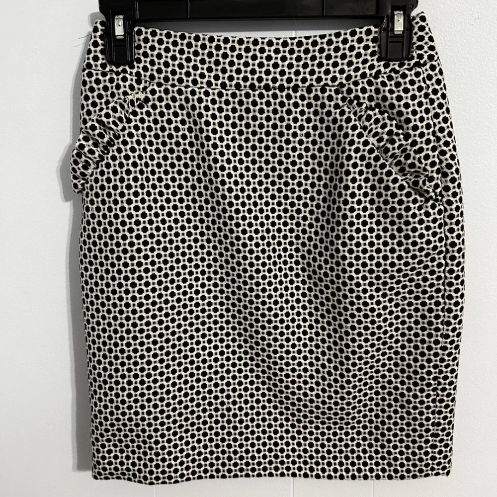 Women’s Loft size 0 business/ dress  skirt. Black and‎ white pencil skirt. - Picture 2 of 10